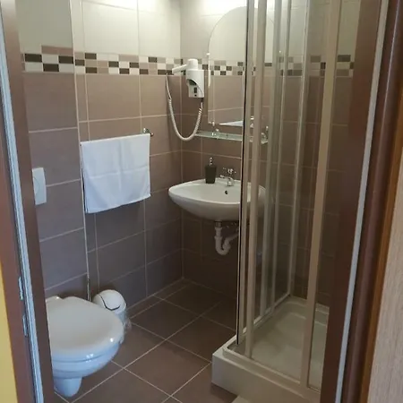Miklós és étterem Inn 2*
