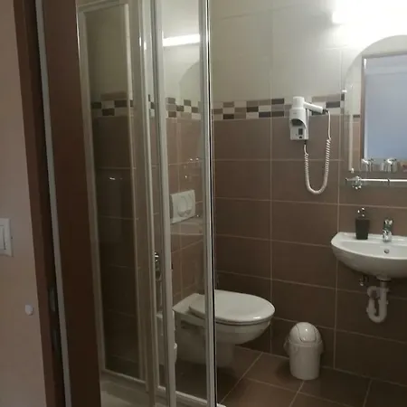 Miklós és étterem Inn 2*